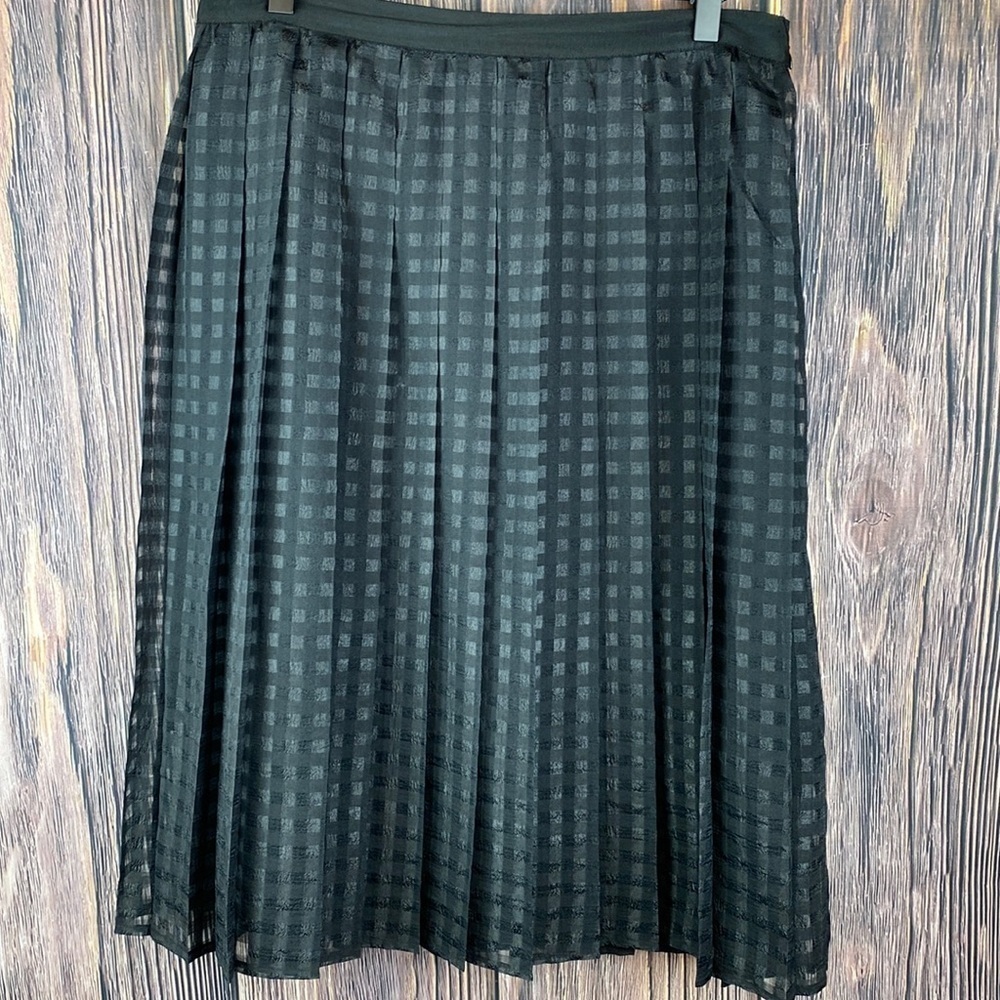 Woman’s Elle Black Pleated Skirt- Size 12